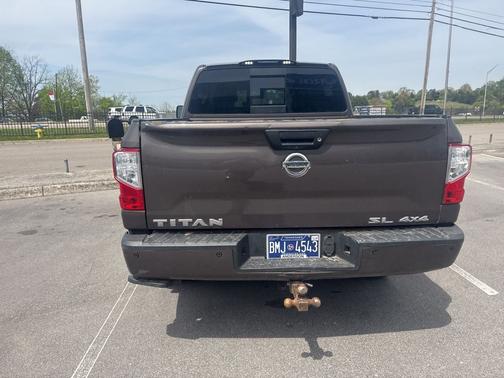 2017 Nissan Titan SL