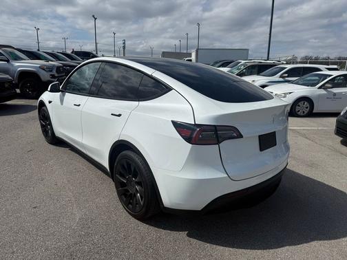 Pearl White Multi-Coat 2023 Tesla Model Y Long Range