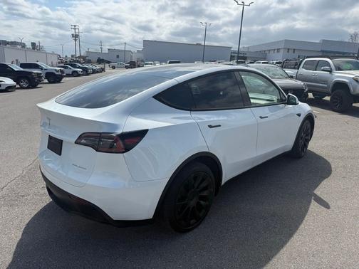 Pearl White Multi-Coat 2023 Tesla Model Y Long Range