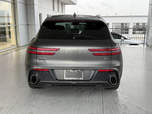 2022 Genesis GV70 2.5T
