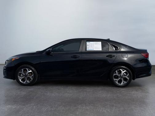 Aurora Black Pearl 2021 Kia Forte LXS