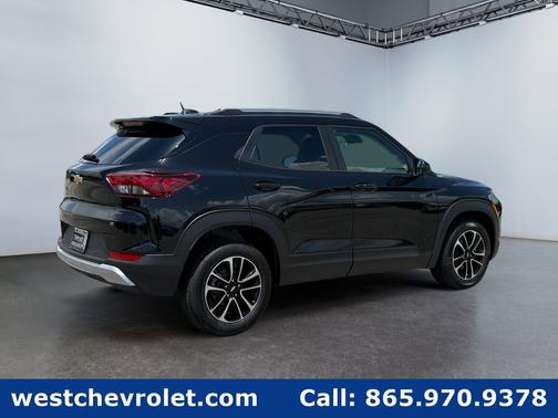Mosaic Black Metallic 2026 Chevrolet Trailblazer LT