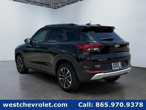 Mosaic Black Metallic 2026 Chevrolet Trailblazer LT