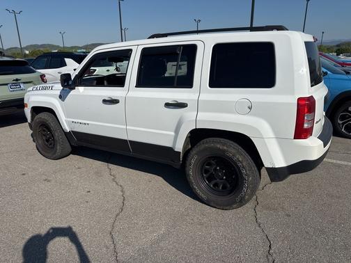 Bright White Clearcoat 2017 Jeep Patriot Sport