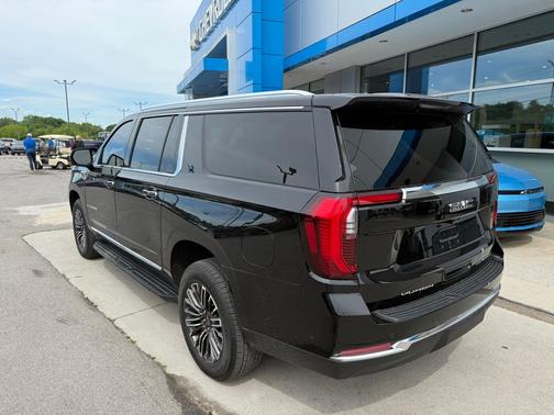 Onyx Black 2025 GMC Yukon XL Elevation
