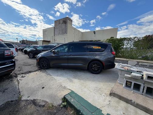 2018 Chrysler Pacifica Touring-L Plus