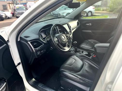 2019 Jeep Cherokee Overland