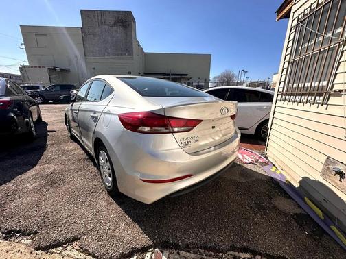 2018 Hyundai ELANTRA SE
