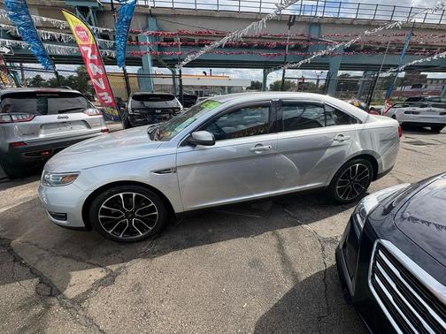 2018 Ford Taurus SEL