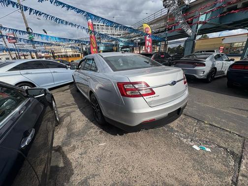 2018 Ford Taurus SEL