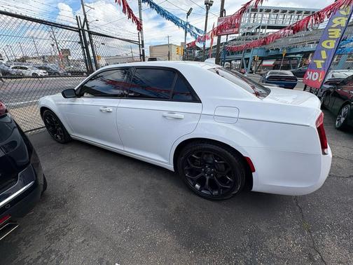2019 Chrysler 300 Touring