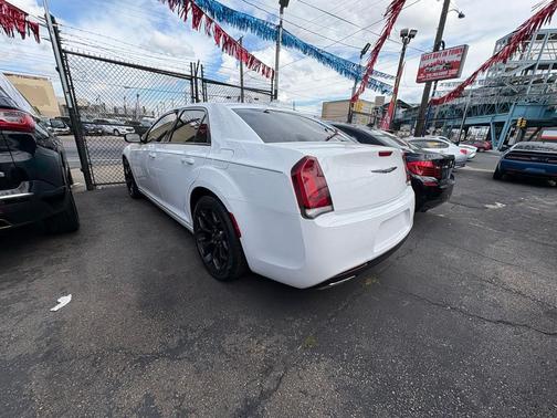 2019 Chrysler 300 Touring