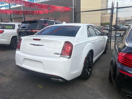 2019 Chrysler 300 Touring