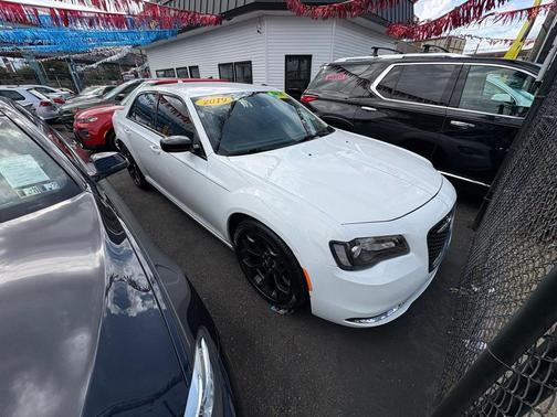 2019 Chrysler 300 Touring