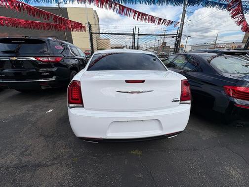 2019 Chrysler 300 Touring