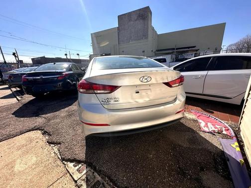 2018 Hyundai ELANTRA SE