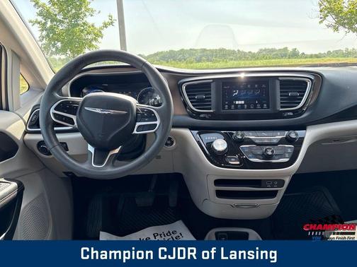 Molten Silver 2018 Chrysler Pacifica LX