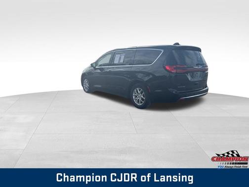 2023 Chrysler Pacifica Touring-L