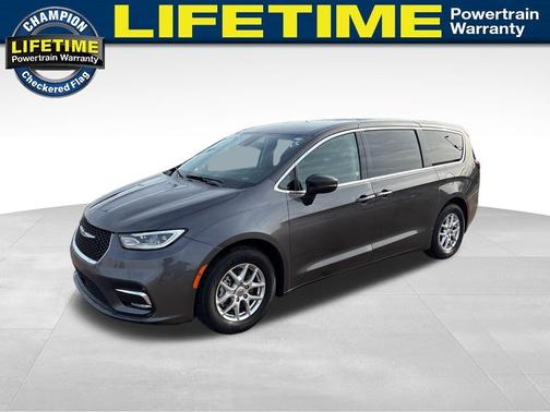2023 Chrysler Pacifica Touring-L