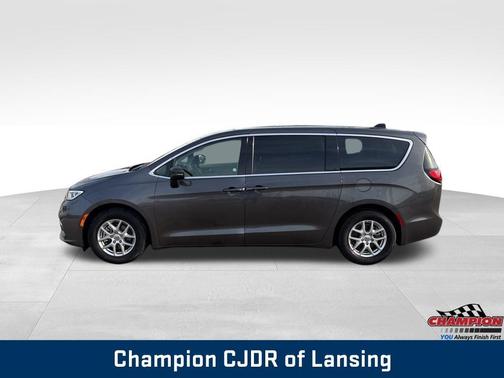 2023 Chrysler Pacifica Touring-L