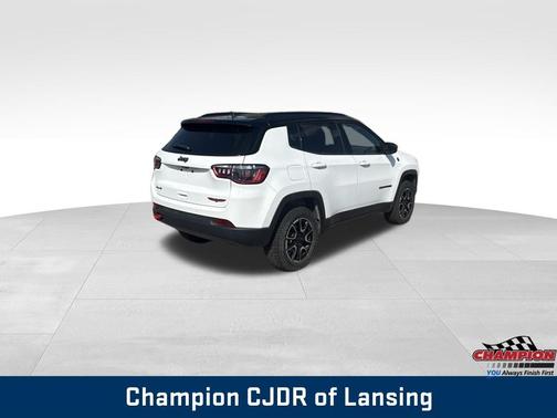 Bright White Clearcoat 2025 Jeep Compass Trailhawk
