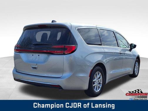 Silver Mist Clearcoat 2026 Chrysler Pacifica Select