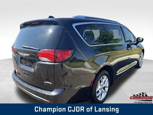 Brilliant Black Crystal Pearlcoat 2020 Chrysler Pacifica Limited