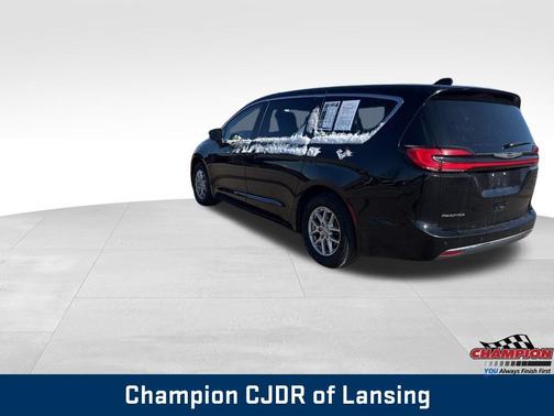 2024 Chrysler Pacifica Touring-L