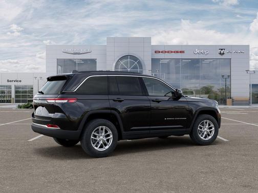 Black 2026 Jeep Grand Cherokee Laredo