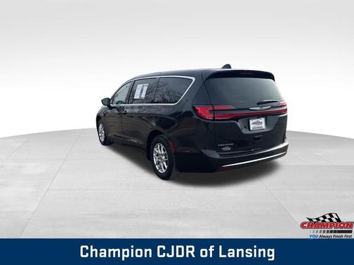 2023 Chrysler Pacifica Touring-L