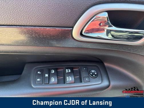 Bright White Clearcoat 2018 Jeep Grand Cherokee Laredo E