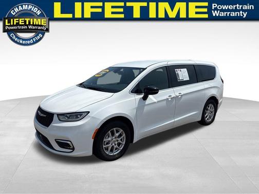 2025 Chrysler Pacifica Select
