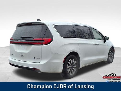 2025 Chrysler Pacifica Hybrid Select