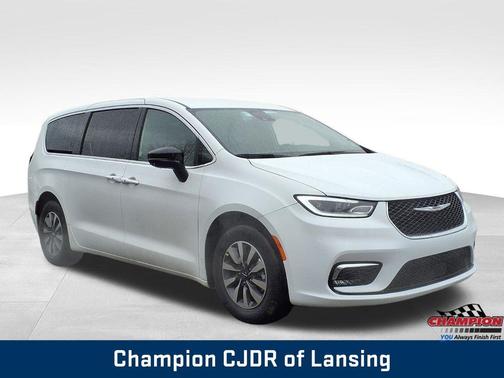 2025 Chrysler Pacifica Hybrid Select