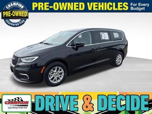 Brilliant Black Crystal Pearlcoat 2024 Chrysler Pacifica Touring-L