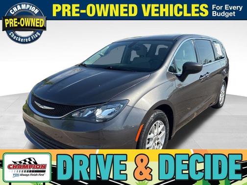 Crystal Metallic 2017 Chrysler Pacifica Touring