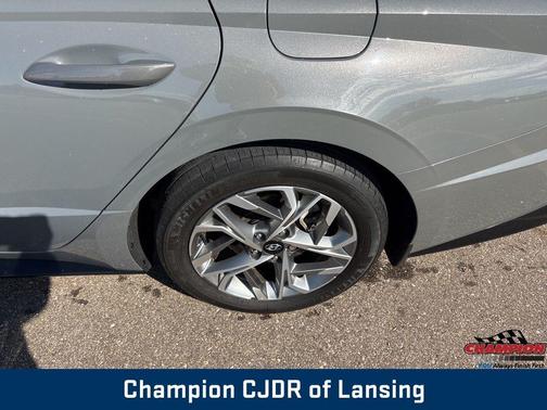 2022 Hyundai SONATA SEL