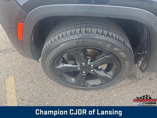 Diamond Black 2022 Jeep Grand Cherokee Altitude