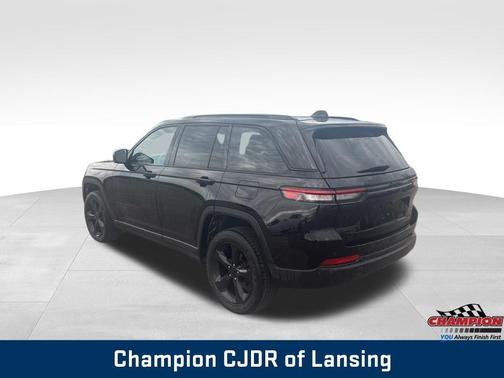 Diamond Black 2022 Jeep Grand Cherokee Altitude