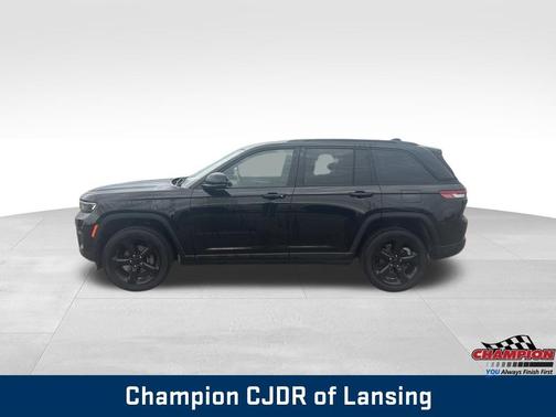 Diamond Black 2022 Jeep Grand Cherokee Altitude