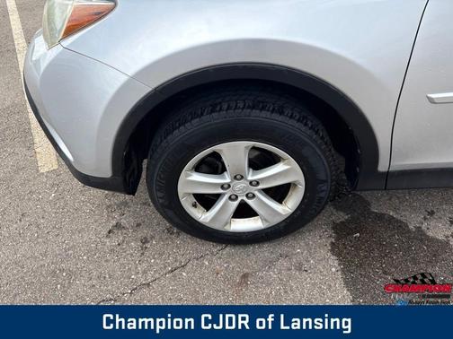 Classic Silver Metallic 2014 Toyota RAV4 XLE