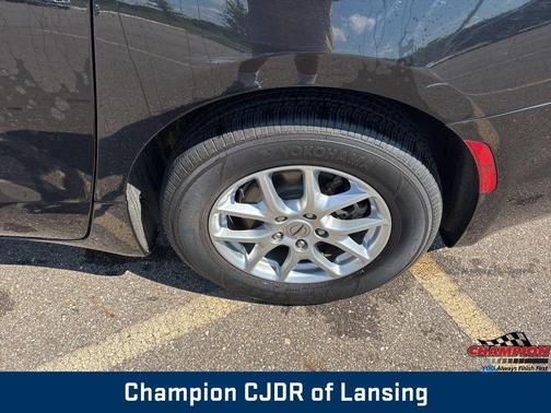 2023 Chrysler Pacifica Touring-L