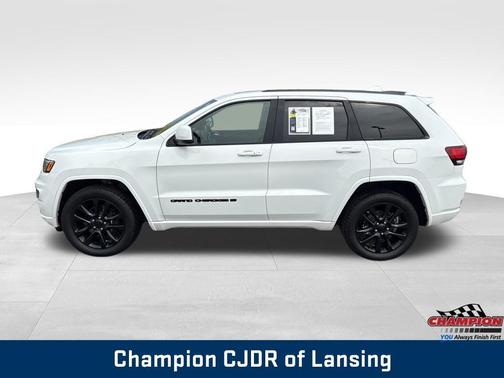 Bright White Clearcoat 2022 Jeep Grand Cherokee WK Laredo