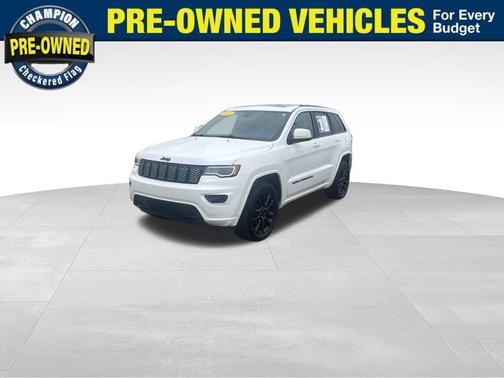 Bright White Clearcoat 2022 Jeep Grand Cherokee WK Laredo