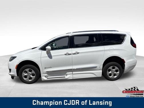 Bright White Clearcoat 2017 Chrysler Pacifica Touring-L Plus