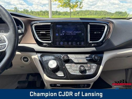 Bright White Clearcoat 2017 Chrysler Pacifica Touring-L Plus