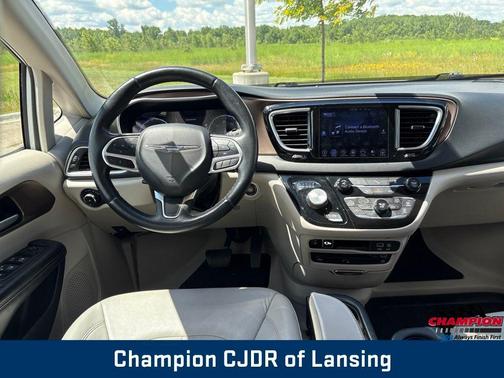 Bright White Clearcoat 2017 Chrysler Pacifica Touring-L Plus
