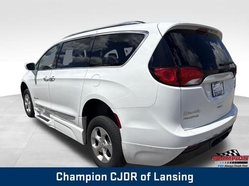 Bright White Clearcoat 2017 Chrysler Pacifica Touring-L Plus