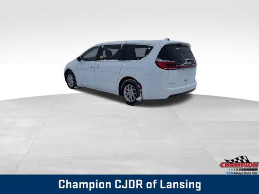 2025 Chrysler Pacifica Select