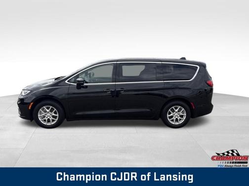Diamond Black 2025 Chrysler Pacifica Select